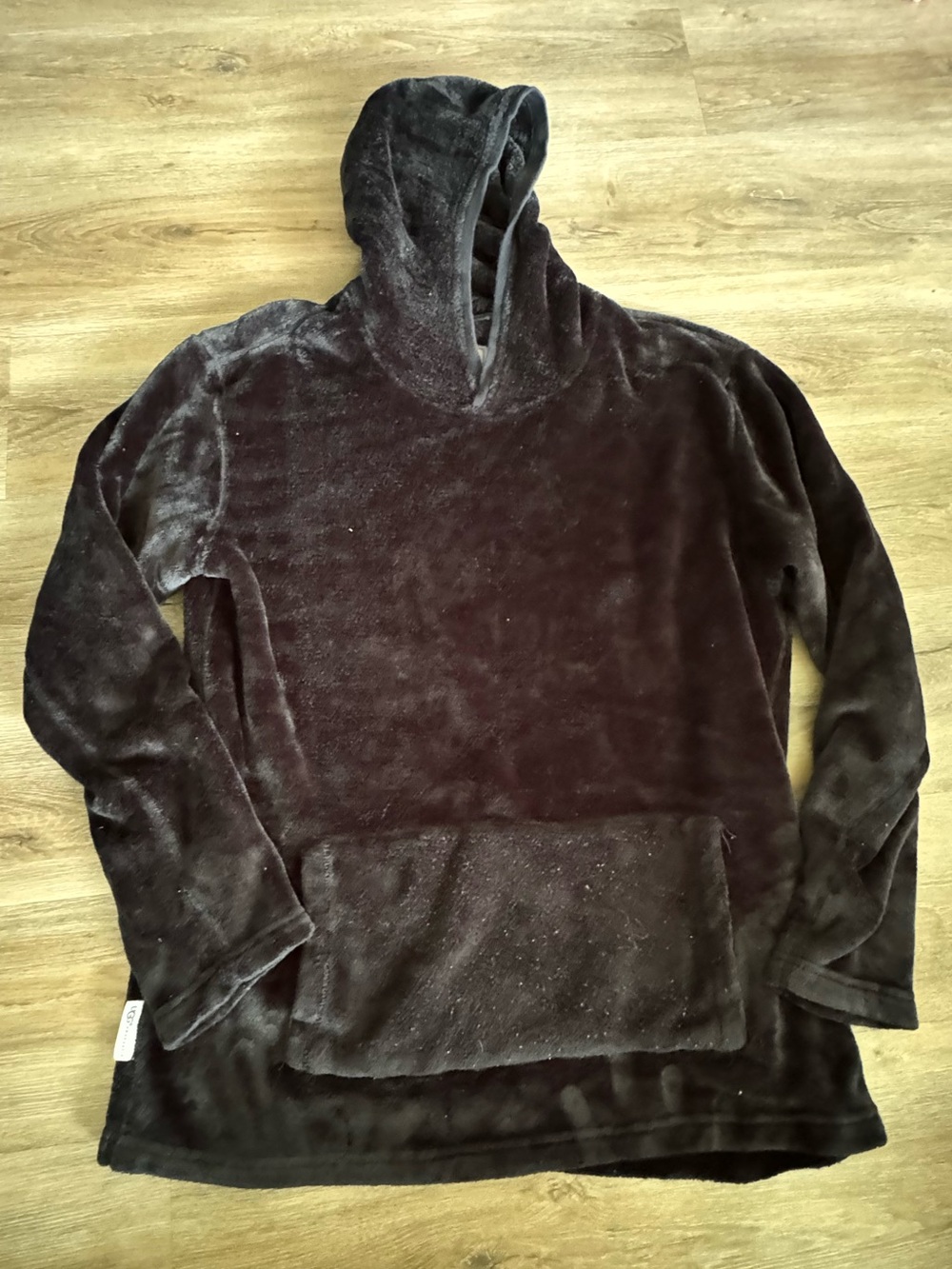 UGG XL Plush Hooded Pullover Hoodie Sweatshirt in Black